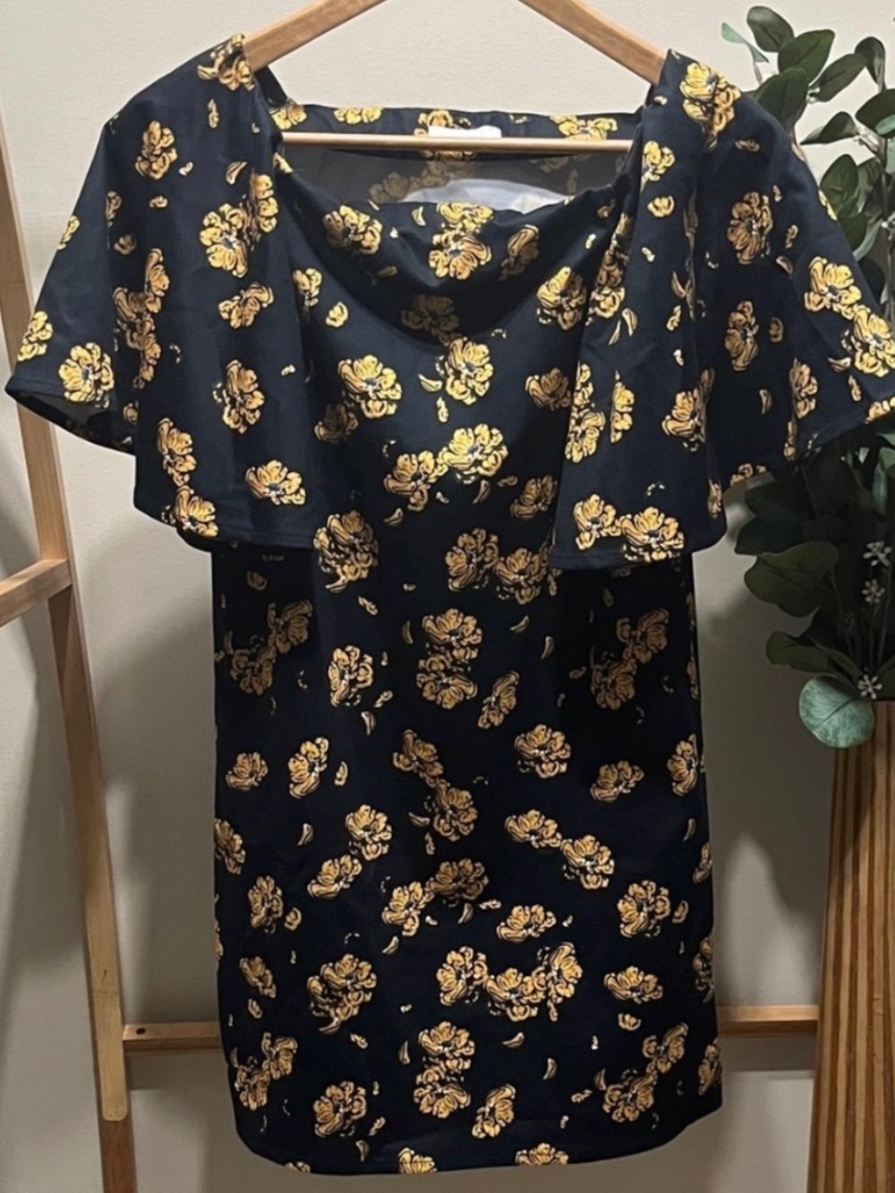 Oak + Fort Black and Gold Floral Deess A185